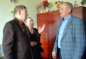 Накануне Дня Победы поздравили последнего фронтовика города Шарыпово - Александра Петровича Руднова