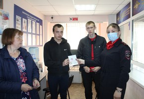 В Шарыпово полицейские в кратчайшие сроки помогли погорельцам восстановить документы