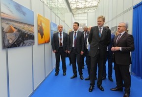 СУЭК открыла на XV Красноярском экономическом форуме фотовыставку о развитии угольной отрасли
