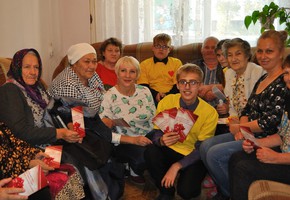 Участники молодежного проекта посетили пожилых людей в п.Дубинино