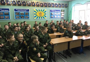 Сотрудники Госавтоинспекции встретились с воспитанниками кадетского корпуса, чтобы напомнить о безопасности на дорогах