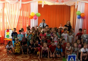 В Шарыпово дошкольники вместе с Шапокляк изучали ПДД