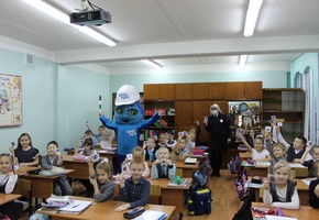 В Шарыпово родительские патрули проверяют наличие световозвращателей у школьников