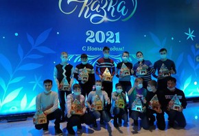 СУЭК помогла провести в Красноярске новогодний карнавал для детей с ОВЗ