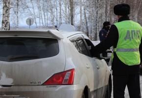 Сотрудники ГИБДД напомнили водителям о необходимости использования ремней безопасности