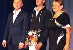 8 молодых шарыповцев получили награды от руководителей города