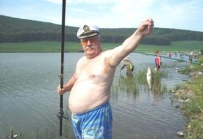 На рыбалке иногда везёт даже карасям