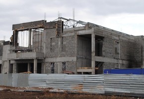 Возвели «под крышу»