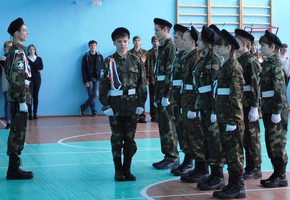 И бегом, и строем