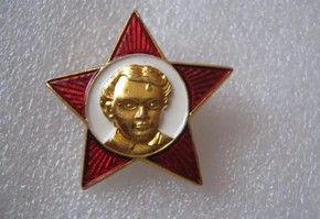 Ищем значок октябренка!