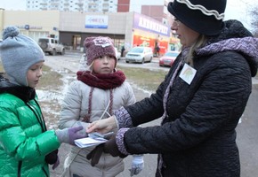 «Родительские патрули» совместно с дорожными полицейскими следят за безопасностью на дорогах