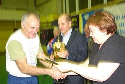 На трибунах не становится тише…