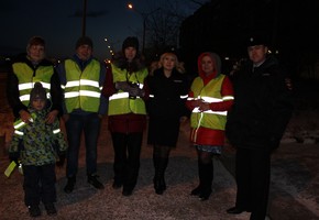 Представители общественности подключились к распространению световозвращающих элементов