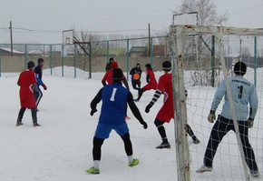 Зима футболу не помеха
