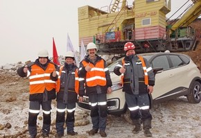 СУЭК вручила лучшим горнякам красноярских предприятий новые автомобили