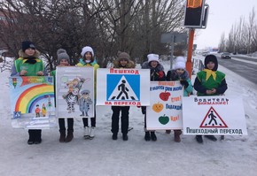 Юные инспекторы в преддверии школьных каникул напоминают о правилах дорожной безопасности