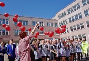 Около 80 выпускников классов СУЭК в Красноярском крае простились со школой