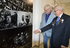 Работа выставки «Люди угля» в Красноярске завершилась встречей поколений