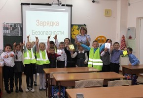 В  Шарыпово дорожные полицейские проводят «Зарядку безопасности»