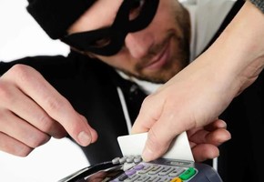 Осторожно, мошенники: не передавайте банковский код третьим лицам