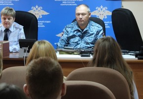 Студенческий десант: Шарыповские полицейские провели для студентов колледжа правовую викторину