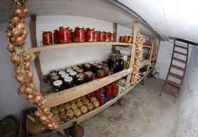 И погреб сухой и сам в безопасности