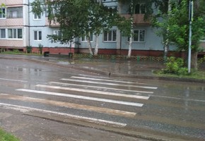 Сотрудники Госавтоинспекции проводят проверку по факту ДТП, в результате которого получил травмы несовершеннолетний пешеход