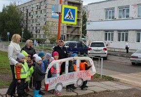 В Шарыпове дорожные полицейские помогают дошкольникам адаптироваться  на дороге