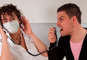 Об ответственности за воспрепятствование законной деятельности медицинских работников