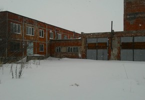 Продается нежилое здание вместе с земельным участком