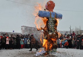 На новой площади гуляла Масленица...