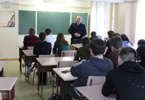 В Шарыпово дорожные полицейские провели правовое информирование для студентов техникум