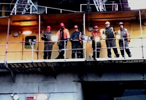 На роторных экскаваторах в Красноярском крае зажглись "Фонарики Победы"