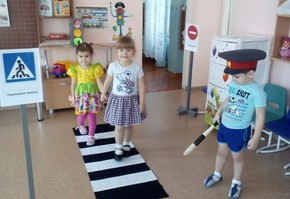 Самые юные участники дорожного движения г. Шарыпово повторяют ПДД в  дежурных группах