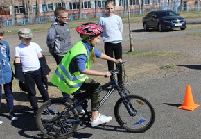 Сотрудники Госавтоинспекции призывают родителей к совместному изучению ПДД с несовершеннолетними велосипедистами