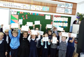 Школьники с помощью рисунков призвали участников дорожного движения соблюдать ПДД