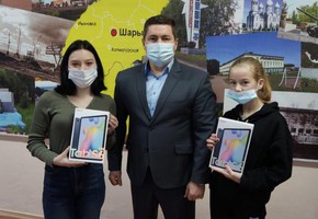 БЫЛИ ОЧЕНЬ РАДЫ ЗАСЛУЖЕННЫМ НАГРАДАМ!