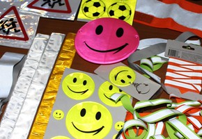 Сотрудники Госавтоинспекции дают рекомендации родителям юных пешеходов и пассажиров