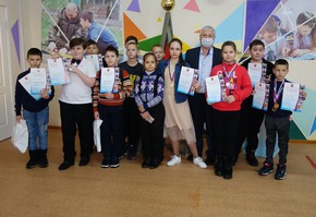 СУЭК поощрила участников социального проекта "Шахматы – шахтерским регионам"