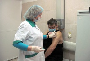 В Шарыпове стартовала вакцинация от коронавируса