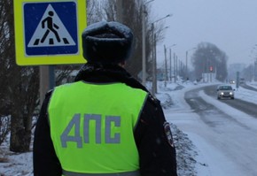 Сотрудники ГИБДД напоминают участникам дорожного движения о взаимовежливости на дорогах