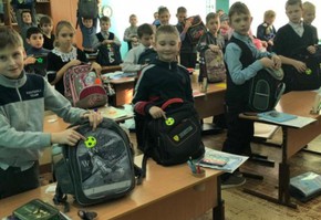 Дорожные полицейские напоминают водителям, что дети пошли в школы после весенних каникул