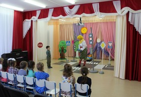 В Шарыпово сотрудники Госавтоинспекции и педагоги провели для юных участников движения игровую программу  по дорожной безопасности