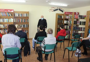 В Шарыпово инспекторы ГИБДД и ПДН провели профилактические беседы с «трудными подростками»