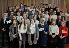 20 встреч с героями. Старшеклассники СУЭК встретились с одним из лучших наставников страны