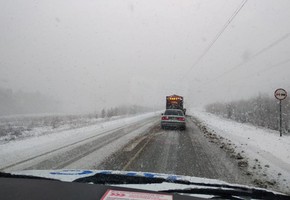 Автоинспекторы рекомендуют водителям и пешеходам быть предельно внимательными на дорогах при неблагоприятных погодных условиях