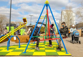 Жители Красноярского края тестируют образцы уличной мебели