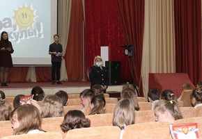 В преддверии летних каникул сотрудники Госавтоинспекции  напомнили школьникам правила безопасности на дорогах