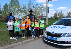 «Письмо водителю»: ЮИДовцы написали обращения к водителям и призвали их соблюдать ПДД