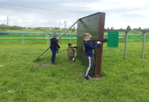 Игра в лазертаг - увлекательное занятие для ребят